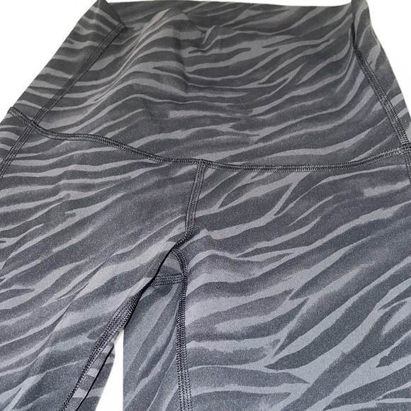 Lululemon leggings size 4 - Picture 2 of 6
